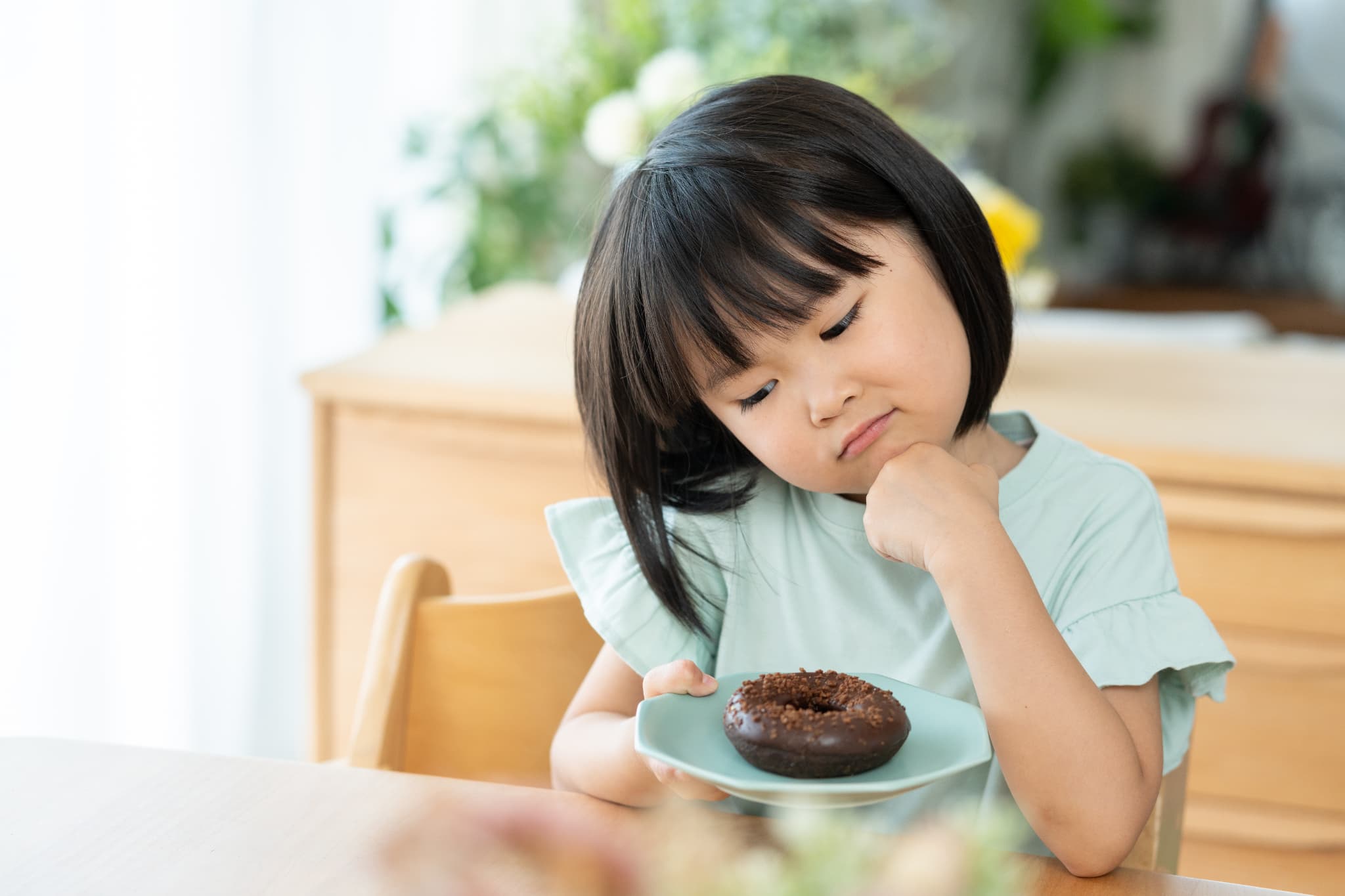 間食の時間を考える子ども