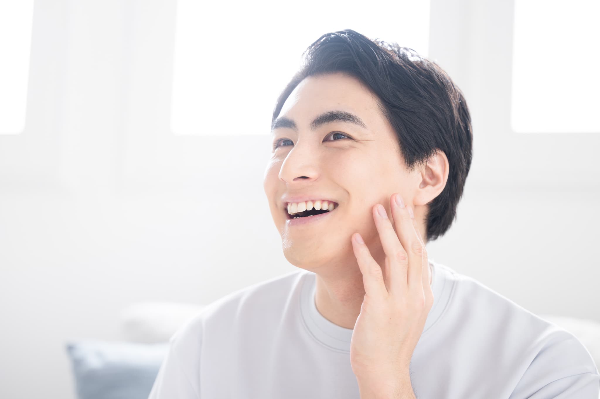 受け口を治して喜ぶ男性