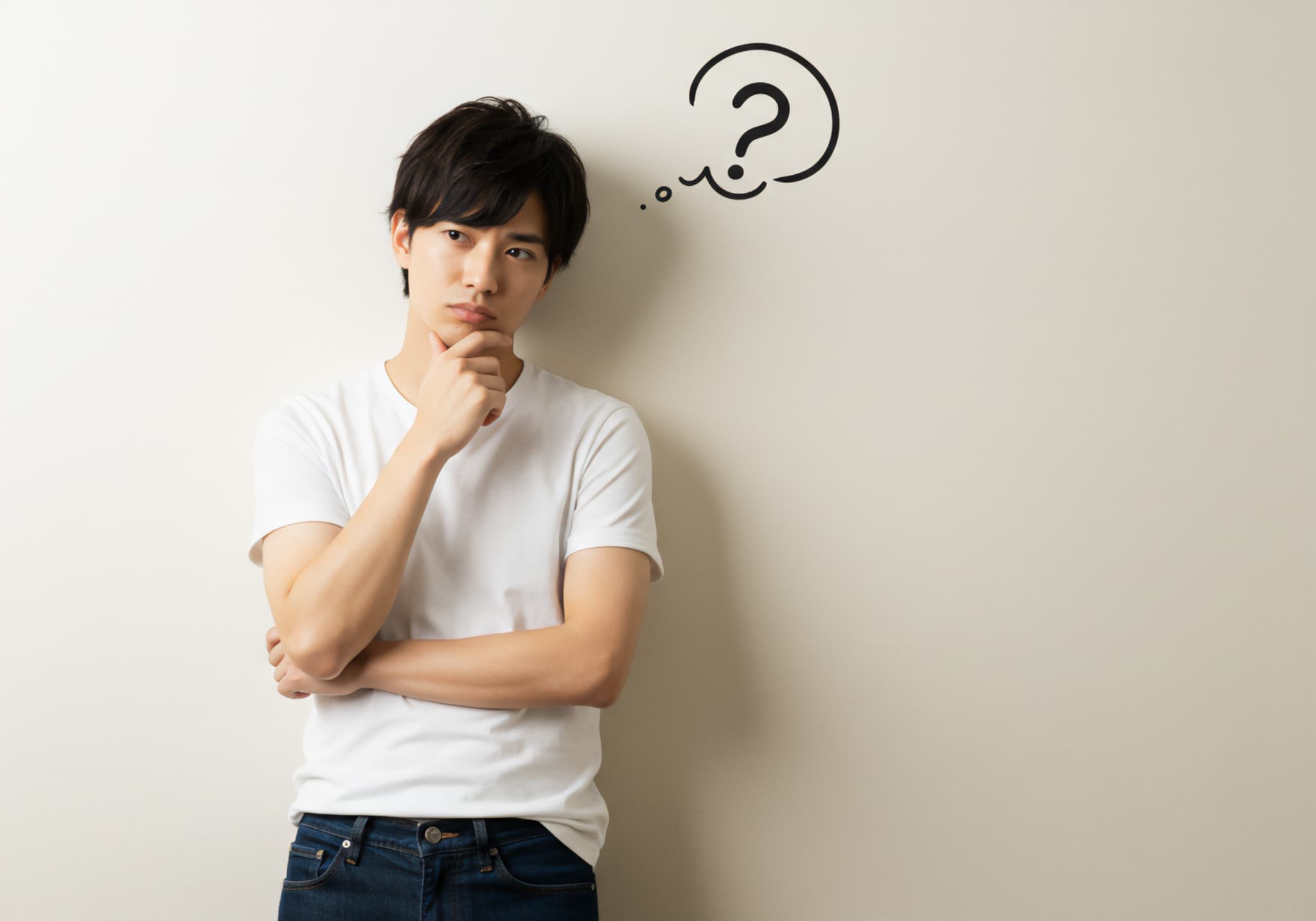 大人でも受け口矯正はできるのか考える男性