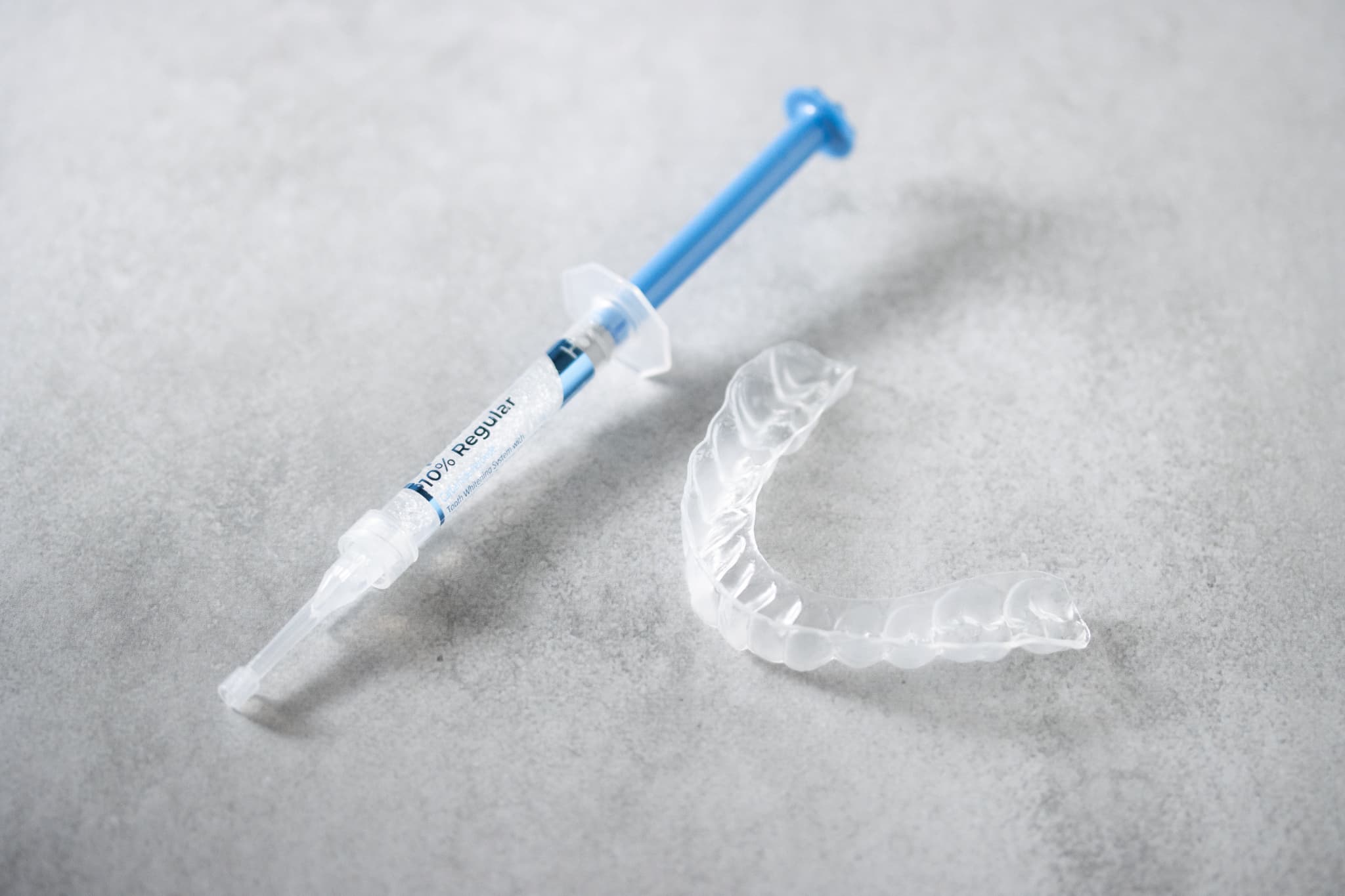 ホームホワイトニングで使用する薬剤とマウスピース