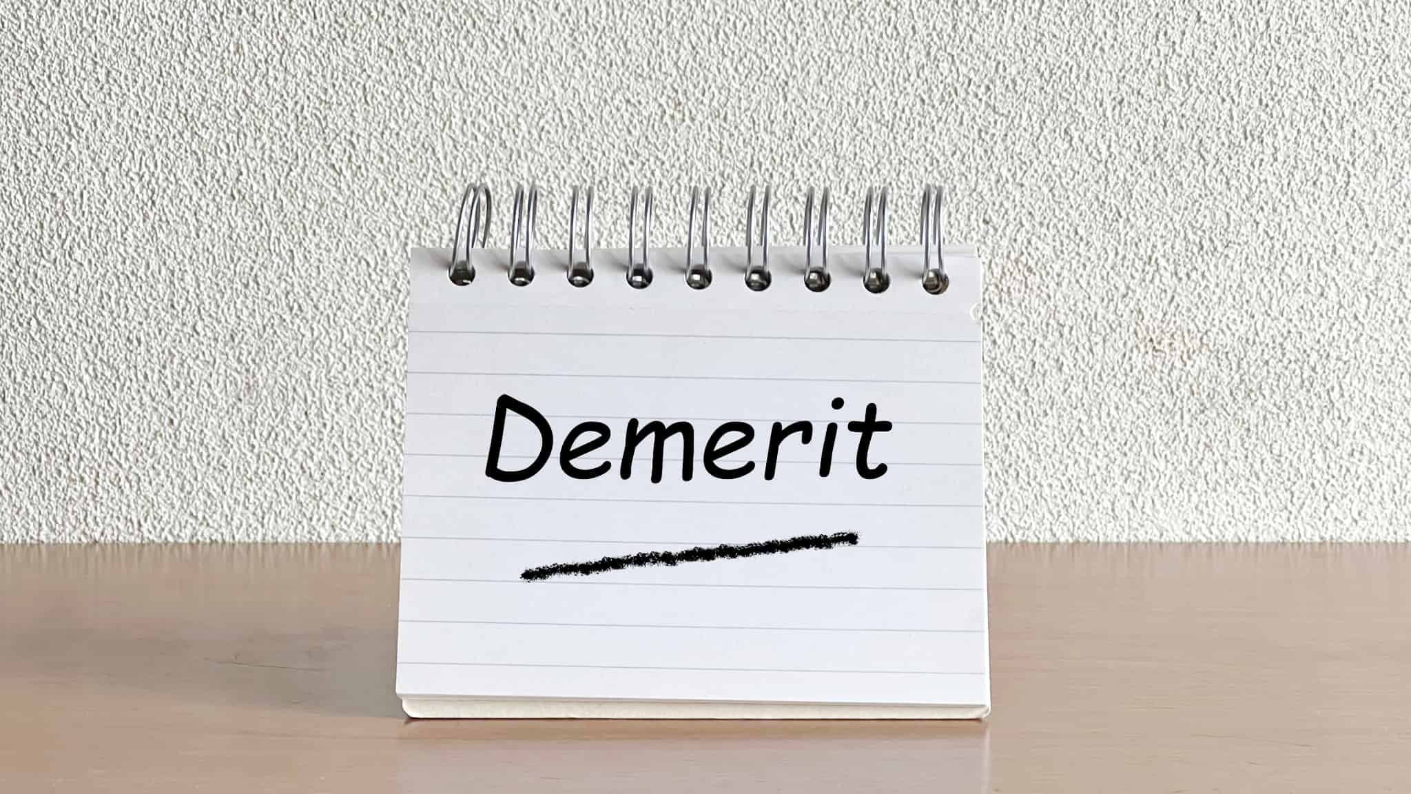 前歯だけをセラミックにするデメリットを説明するイメージ