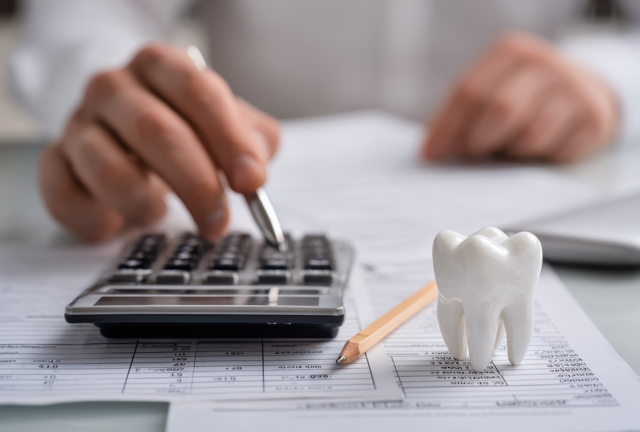 奥歯のインプラント治療の費用