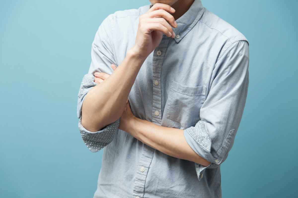 プレオルソとは何かを考える男性